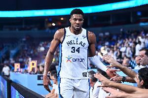 狀態(tài)炸裂！字母哥23中18狂砍37分10板 率隊(duì)力克以色列挺進(jìn)8強(qiáng)