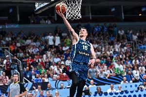 赫羅瓦特：無法全場保持首節(jié)那樣的高強度表現(xiàn) 我們防守做得很棒