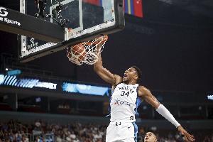 予取予求！字母哥15中9砍全場最高29分加6板4斷 罰球16中11