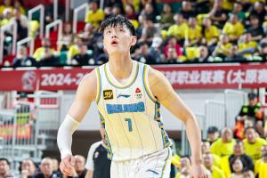 加油！隊(duì)記：我認(rèn)為曾凡博是籃網(wǎng)最后一個雙向合同名額的頭號人選