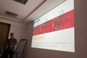 海港邀請(qǐng)同濟(jì)大學(xué)的劉慶廣老師為隊(duì)員們開展了一節(jié)運(yùn)動(dòng)營養(yǎng)學(xué)課程