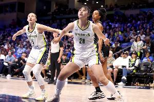 李月汝談佩奇：看起來酷酷的 實(shí)際上像個(gè)小孩一樣愛開玩笑