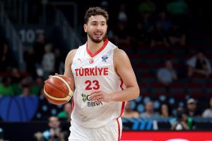 真起飛??申京7戰(zhàn)7勝7次獲評單場最佳 歐錦賽場均21.6+10.9+7.1