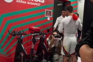 偶像！索博賽后找C羅交換球衣，C羅承諾回到主場再給球衣