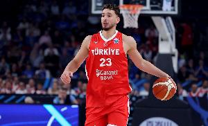 媒體人：申京在進(jìn)攻端隨心所欲 他新賽季身邊的是KD&阿門(mén) 不得了