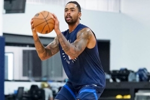 開練&期待新賽季！獨(dú)行俠官方曬新援拉塞爾多張訓(xùn)練照