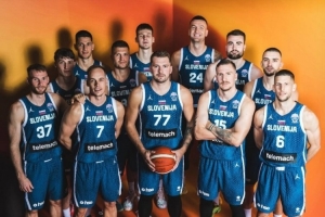 止步八強！東契奇INS曬全隊合照：??為斯洛文尼亞感到驕傲