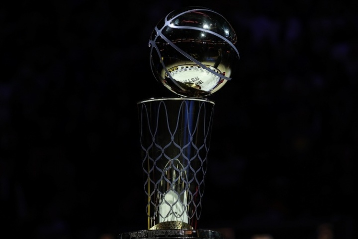 21世紀NBA最強和最弱的總冠軍分別是哪一年的哪支球隊？