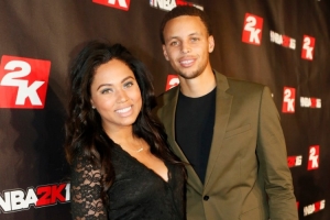 夸梅：庫里的錯(cuò)在于找了不愛自己的女人 她會(huì)分走你一半財(cái)產(chǎn)