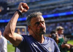 巴黎人報：雖肩鎖關(guān)節(jié)骨折，但恩里克預(yù)計仍會現(xiàn)場指揮巴黎的比賽