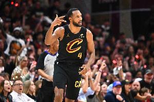 不止做DPOY！隊(duì)記：莫布里今夏提升了跳投技術(shù) 控球&終結(jié)也有增強(qiáng)