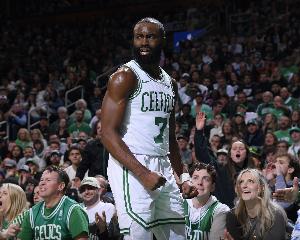 杰倫-布朗：隊里有多人是承擔(dān)不同責(zé)任的領(lǐng)袖 我更多是發(fā)聲鼓勁的