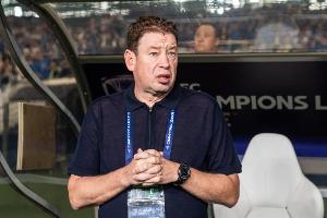 李璇：感覺(jué)申花管理層對(duì)斯盧茨基有過(guò)警告，俱樂(lè)部可能會(huì)動(dòng)真格