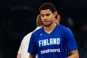 替補(bǔ)奇兵難救主！卡姆霍亞8中6&罰球7中7拿到21分9籃板3助攻