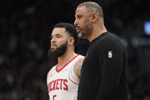 烏度卡：范弗里特剛來時為了能換防而增重 現(xiàn)在我希望他瘦下來