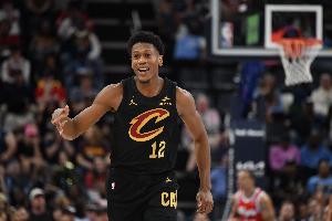 隊記：亨特新賽季將是首發(fā)小前 梅里爾賽季初有望搭檔米切爾首發(fā)