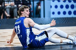 慢熱！馬爾卡寧首節(jié)3中0僅靠罰球拿到2分 正負(fù)值-4