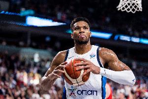 攻防兩端無(wú)所不在！字母哥首節(jié)罰球4中4 獨(dú)得6分4籃板3助攻2蓋帽