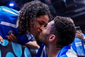 妻子深情表白字母：我的男人 你的一切成就都是靠自己努力得來(lái)的