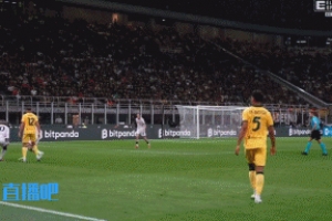 沒有點(diǎn)球！普利西奇禁區(qū)被防守球員拉倒，VAR沒有介入回看