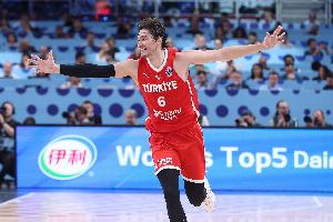 外線神準！奧斯曼打滿上半場&7中4砍12分5板 三分4中3