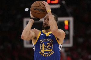 庫里談三分球：現(xiàn)在是籃球史上技術(shù)最全面的一個(gè)時(shí)代