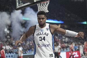 字母：我喜歡被人質(zhì)疑的時(shí)刻 無(wú)論遇到什么困境我總能找到出路