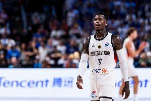 還沒發(fā)揮！施羅德上半場1投0中得到2分 5助攻3失誤