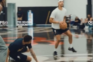 西亞卡姆組織隊(duì)內(nèi)迷你訓(xùn)練營(yíng)對(duì)抗賽 內(nèi)姆哈德在訓(xùn)練中晃到隊(duì)友！