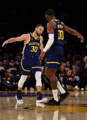 勇記：庫(kù)里信任球隊(duì) 但他或需出來(lái)提一句“休賽期我們沒(méi)啥收獲”