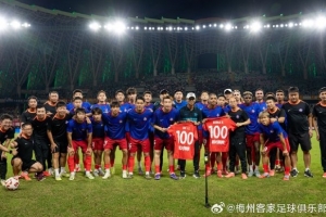 梅州客家球員廖均健、羅德里格 代表球隊出戰(zhàn)第100場正式比賽