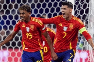 西媒：西班牙參加2026世界杯主場球衣可能已經(jīng)出爐，傳統(tǒng)紅衣藍褲