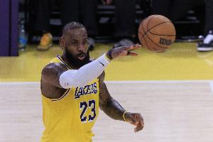 ESPN預測詹姆斯26-27賽季在哪支隊：湖人7票 退役5票 重返騎士4票