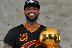 記者：詹姆斯的雕像應建在克利夫蘭 湖人和熱火只需退役他的球衣