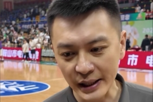 楊鳴：我們鋒線內線高度都在降 只能通過速度拼勁減少錯誤來彌補