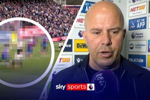 各大英媒齊點名：斯洛特指責的是弗林蓬，稱他太激進導致被絕殺