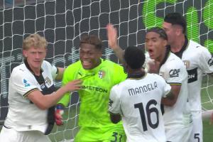 太強了！鈴木彩艷壓哨撲點救主+7撲救 單場9.5分助十人帕爾馬拿分