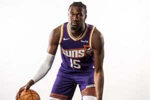 布克：我非常喜歡馬威 他充滿(mǎn)活力具備優(yōu)秀內(nèi)線(xiàn)的一切特質(zhì)