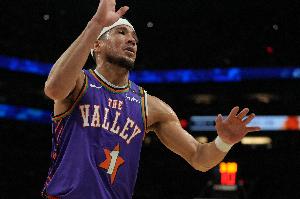 布克：預(yù)計自己很快能修正疲軟的表現(xiàn) 得到31分并沒令我寬慰