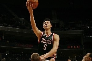 中國球員常規(guī)賽首秀表現(xiàn)如何？易建聯(lián)9分最高 強(qiáng)如姚明首戰(zhàn)0分2犯