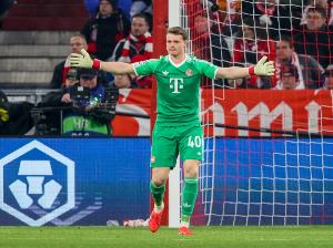 烏爾比希禁區(qū)外停球時(shí)皮球碰手臂，主裁：因?yàn)榉磸椙蜻@球沒(méi)有問(wèn)題