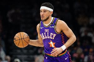 穩(wěn)定輸出！布克16投10中&罰球9中9空砍31分3板7助 得分全場(chǎng)最高