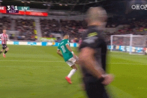 被換下前，維爾茨空位傳中直接送給對手