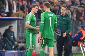 記者：拜仁主力今日在室內(nèi)訓(xùn)練，17歲后腰蘭貝首次參與合練