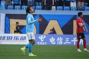 博主：今日英博陣容中沒有出現(xiàn)趙學(xué)斌的身影，他疑似出現(xiàn)拉傷