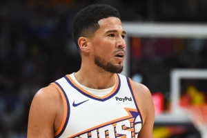 得分砍瓜切菜！布克賽季前六場(chǎng)砍下五次30+ 太陽隊(duì)史首人