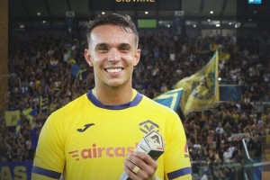 斯基拉：米蘭、國(guó)米、羅馬關(guān)注維羅納21歲前鋒吉奧瓦尼