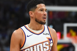 布克：與球隊信任往往始于場外 夏天大家都待在隊里投入訓(xùn)練