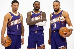 布克：看到了杰倫·格林潛力 我下場時(shí)他把控局勢(shì)進(jìn)攻極具侵略性