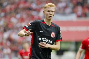 官方：雨果·拉爾森在瑞典隊(duì)集訓(xùn)中受傷，提前返回法蘭克福